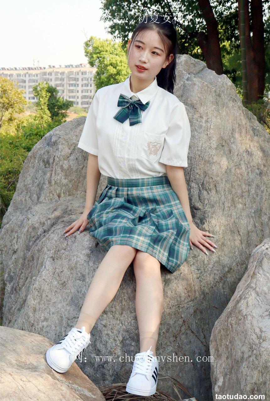 初夏女神 NO.019 念念 墨绿色JK搭配三叶草贝壳头鞋期[155P+1V／4.84GB]