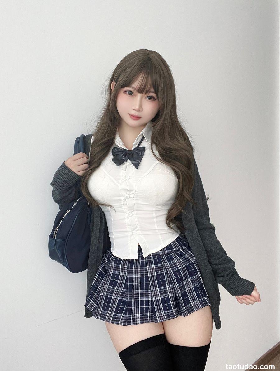 蜜桃少女是依酱呀 – 学姐的日常 [35P+3V-994MB]