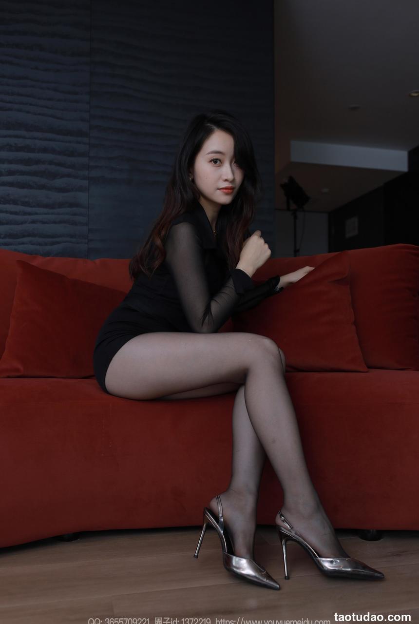 [IESS异思趣向] 2024.04.08 丝享家 1710 小婕《红色沙发（上）》[89P-65.3M]