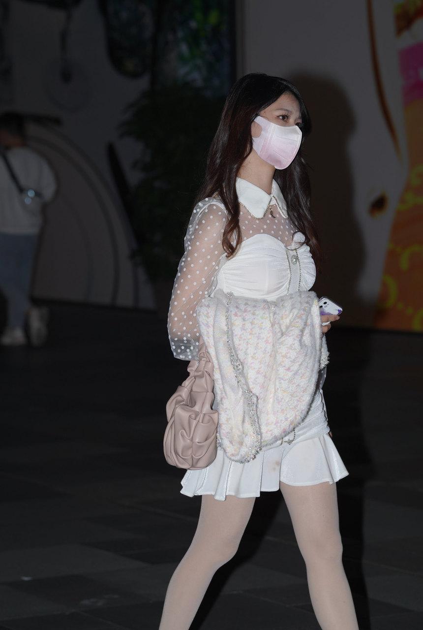 都市丽人热裤长腿美女【44P-693MB】