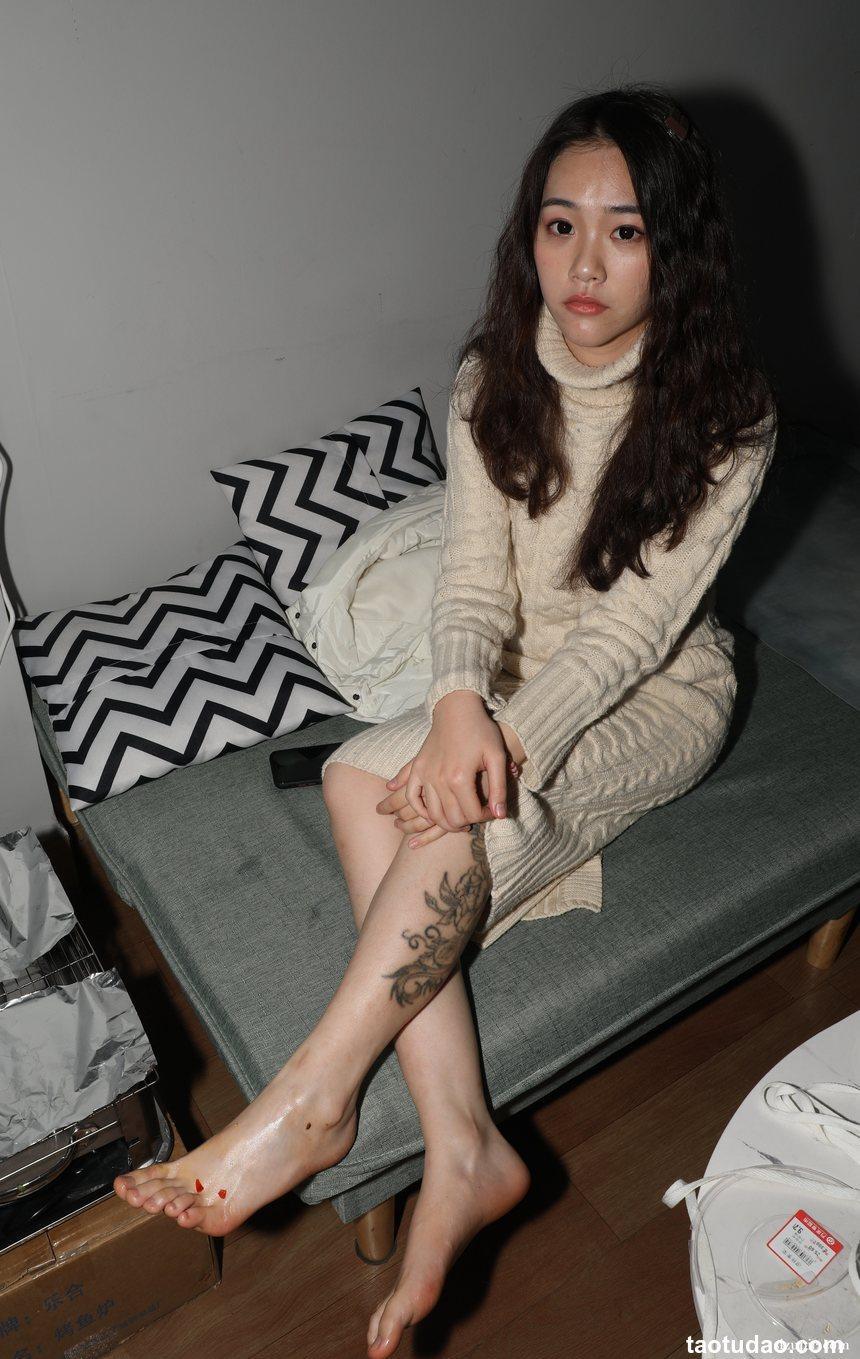 Pary摄影 NO.046 大美女琪琪脚底大餐，近距离脚底特写，汗腺清晰可见[130P／289MB]