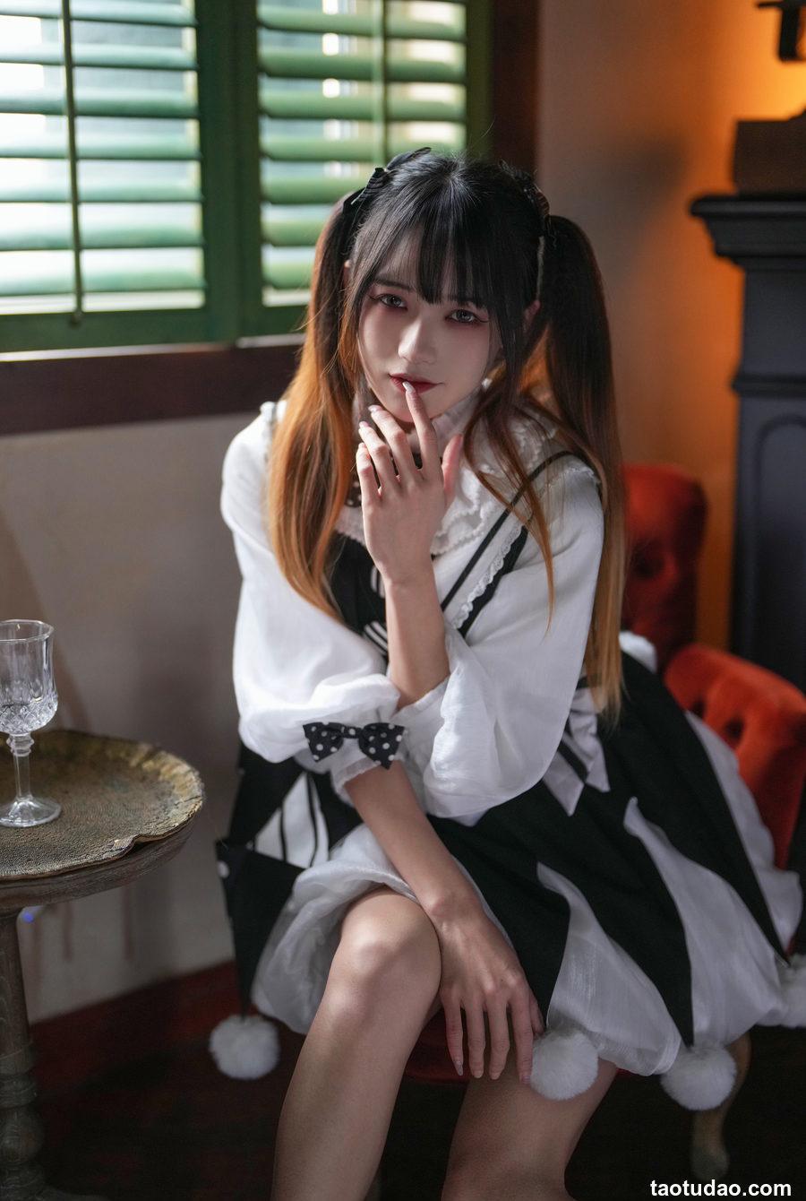 兔子Zzz不吃胡萝卜 - NO.133 怪盗魔术师 [31P-386MB]