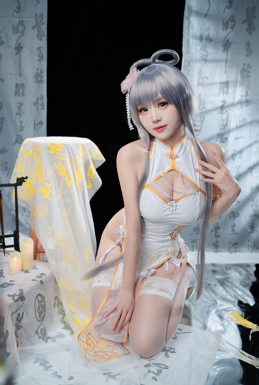 miko酱ww -  洛天依旗袍 [30P-174MB]