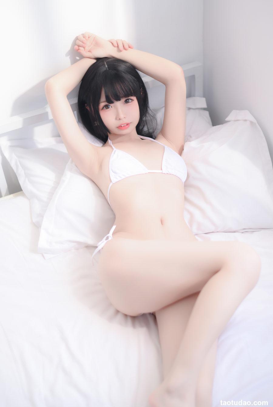 十万珍吱伏特 NO.008 泳装 [31P-215MB]