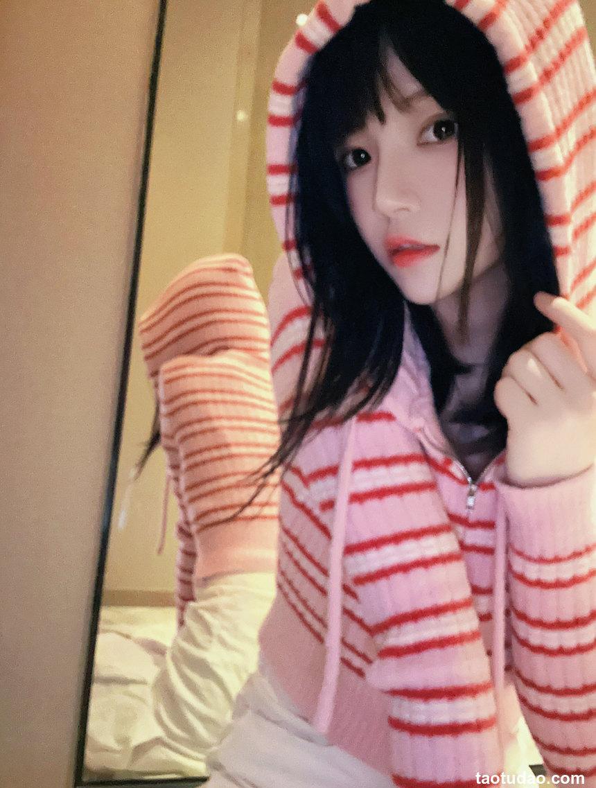 桜桃喵 - 条纹毛衣 [22P-98MB]