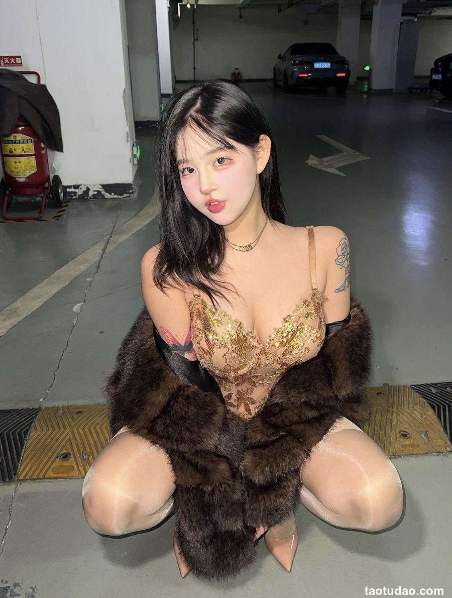 小u优优子 - 貂皮大衣 [50P-43MB]