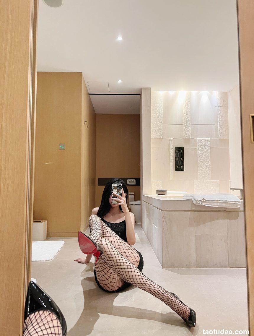 葛征GEZHENG - 黑si网洞袜加超好看抹胸装[23P+1V-126MB]