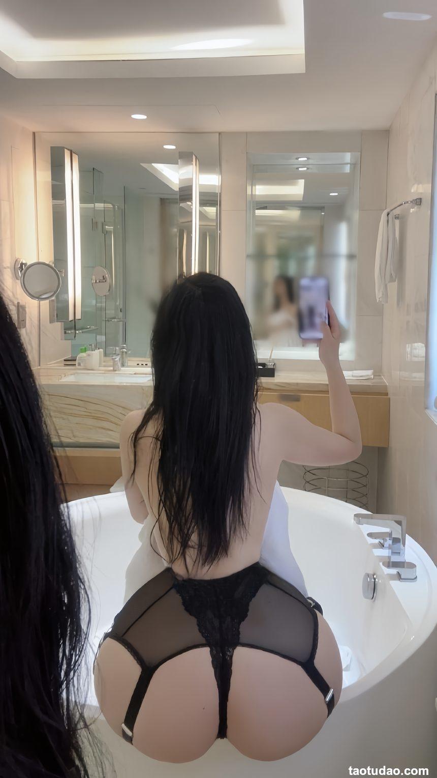 俏妞qiaoniuTT - 束带丝袜蜜桃臀[44P-235MB]