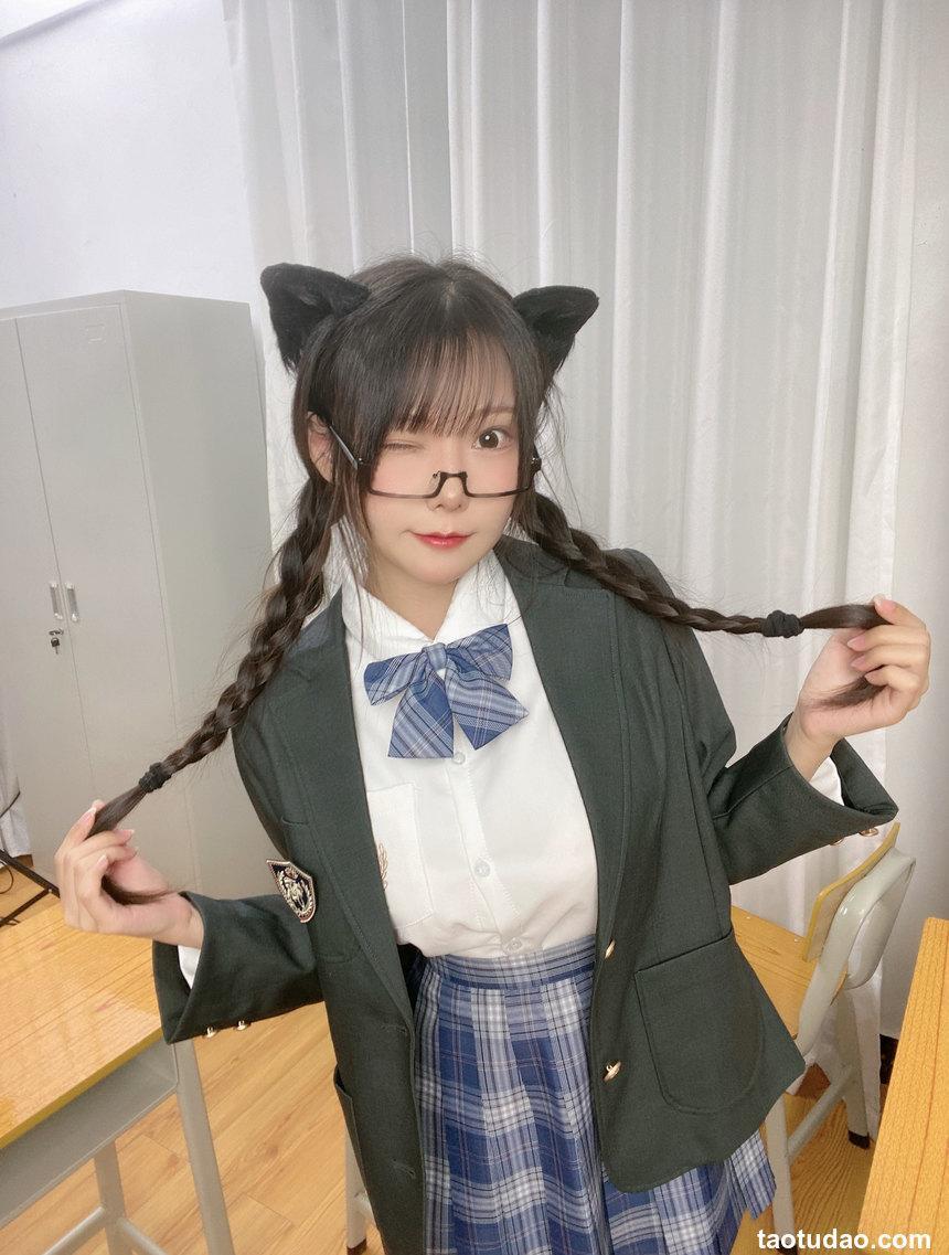 香草喵露露 小鹿乱撞 jk制服（自拍）[39P+1V-617MB]