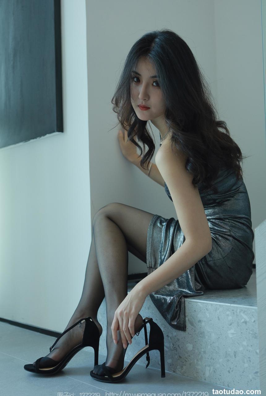 [IESS异思趣向] 2023.06.29 丝享家 1467 小宝《液体金属裙》[80P-85.8M]