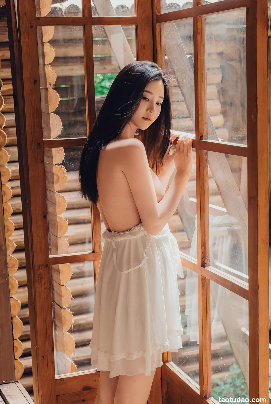 年年Nnian - 林间小屋 [34P-199MB]