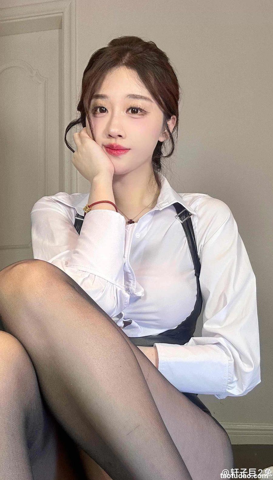 轩子巨2兔 - NO.07 黑丝诱惑 [25P-48MB]