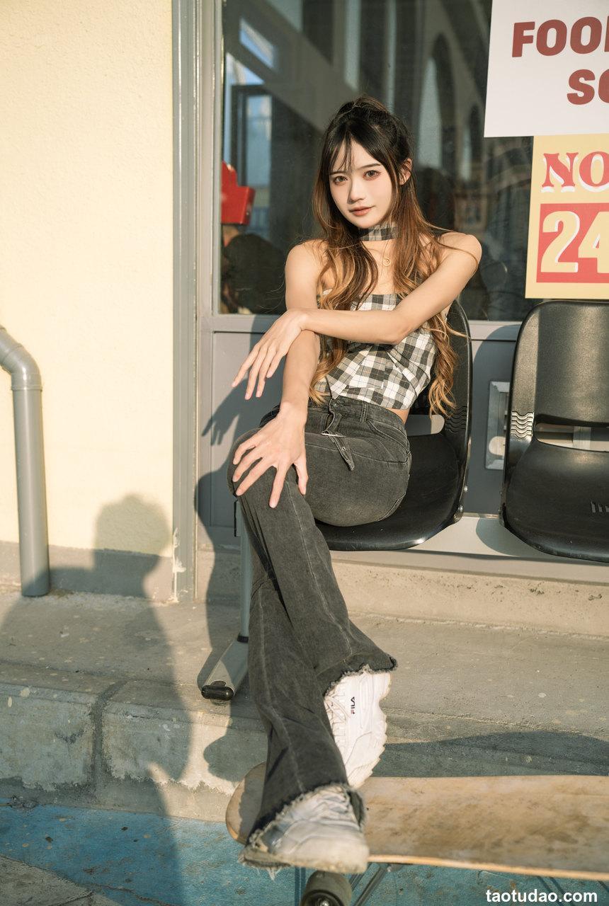 兔子Zzz不吃胡萝卜 -  阳光沙滩 [22P-141MB]