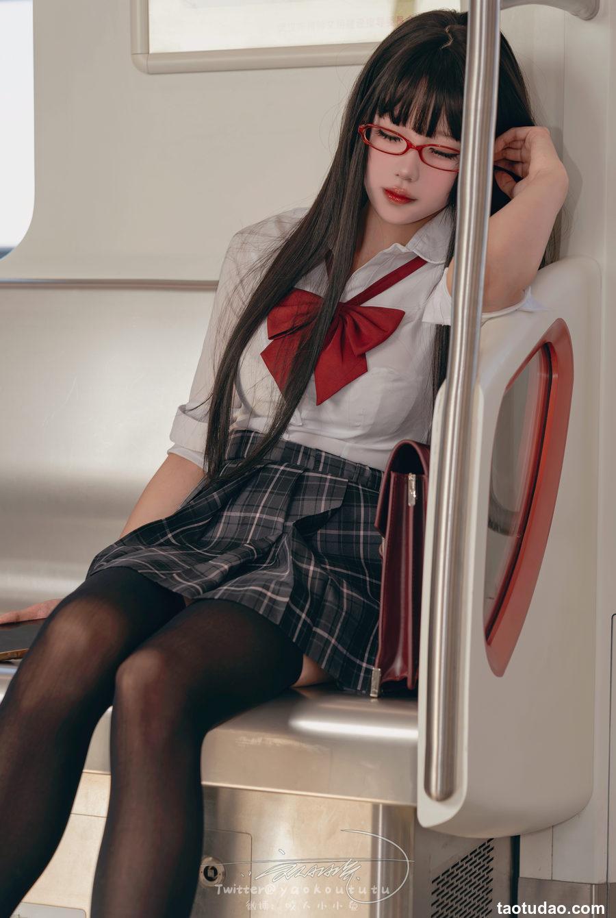 咬一口兔娘 – 电车惊魂 [72P-778M]