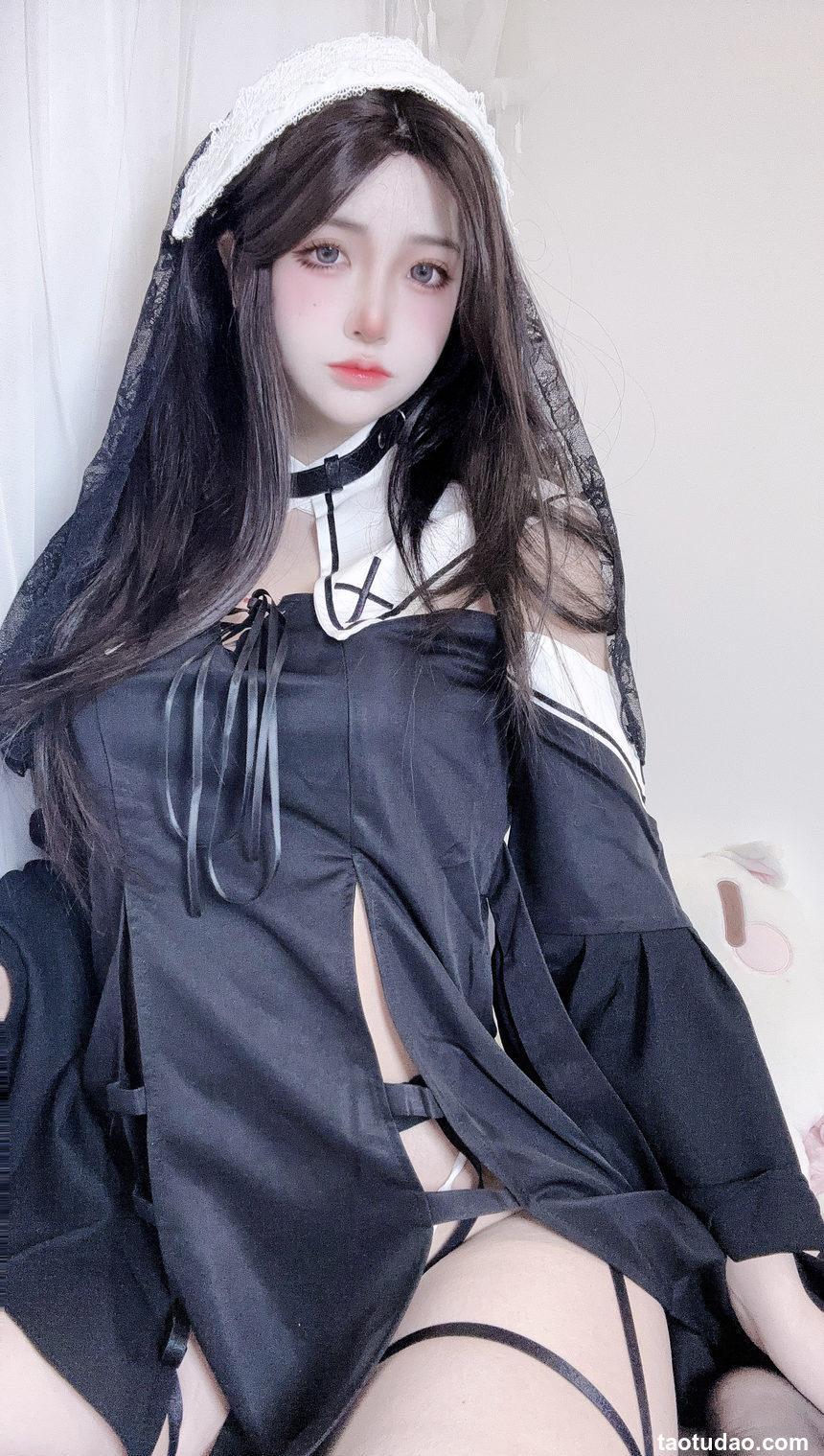 疯猫ss - 修女自拍 [21P-59MB]