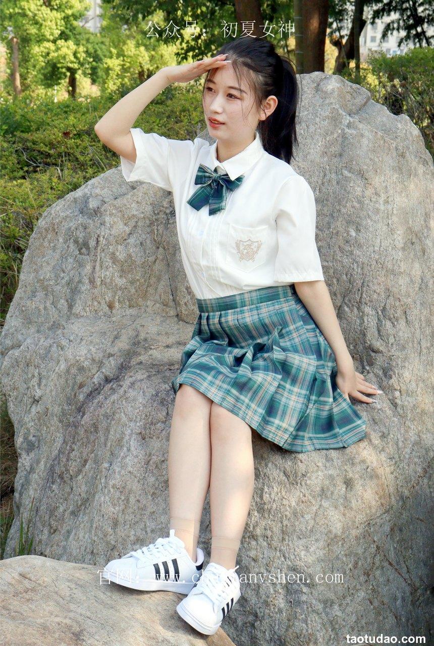 初夏女神 NO.019 念念 墨绿色JK搭配三叶草贝壳头鞋期[155P+1V／4.84GB]