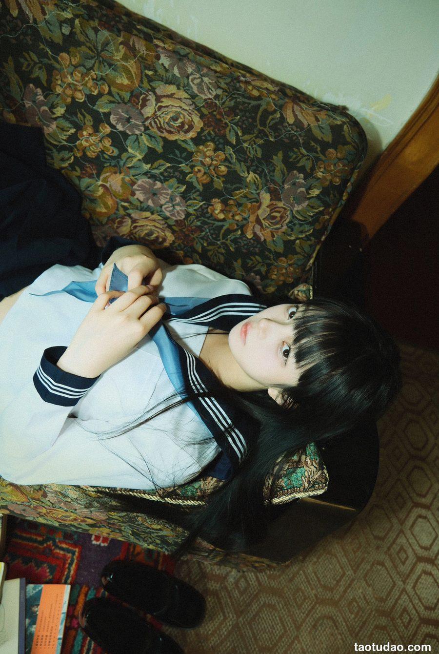 白莉爱吃巧克力 - 原理猪 闺房JK [19P-732MB]