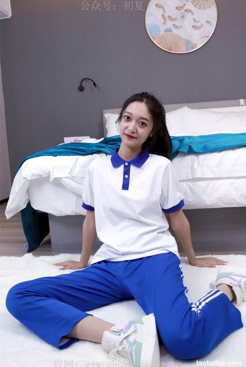 初夏女神 NO.001 依依 校服搭配37码运动鞋拍摄[126P+1V-5.44GB]