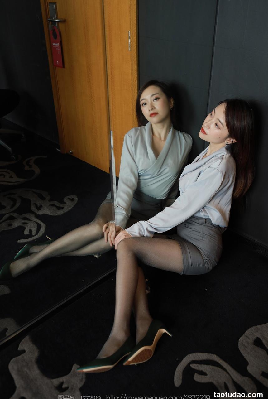 [IESS异思趣向] 2023.03.08 丝享家 1384 小婕《灰裙亮丝》[86P-94.8M]