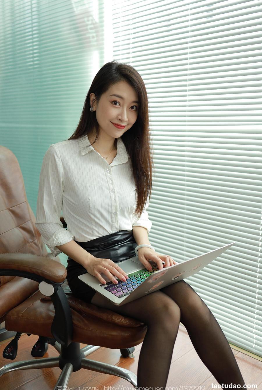 [IESS异思趣向] 2023.08.24 丝享家 1515 小婕《疯狂星期四》[87P-99.9M]