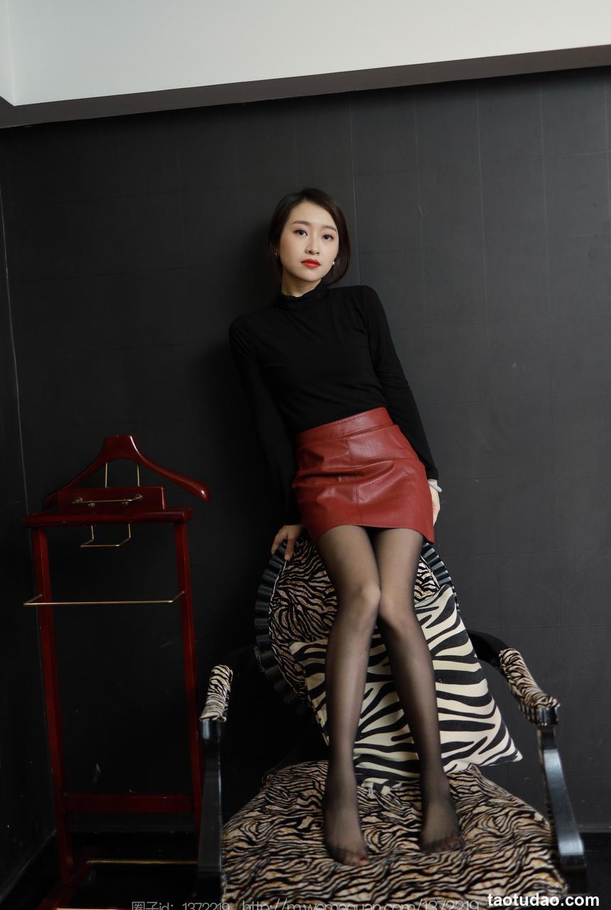 [IESS异思趣向] 2023.01.31 丝享家 1346 小婕《火辣红裙》[95P-92MB]