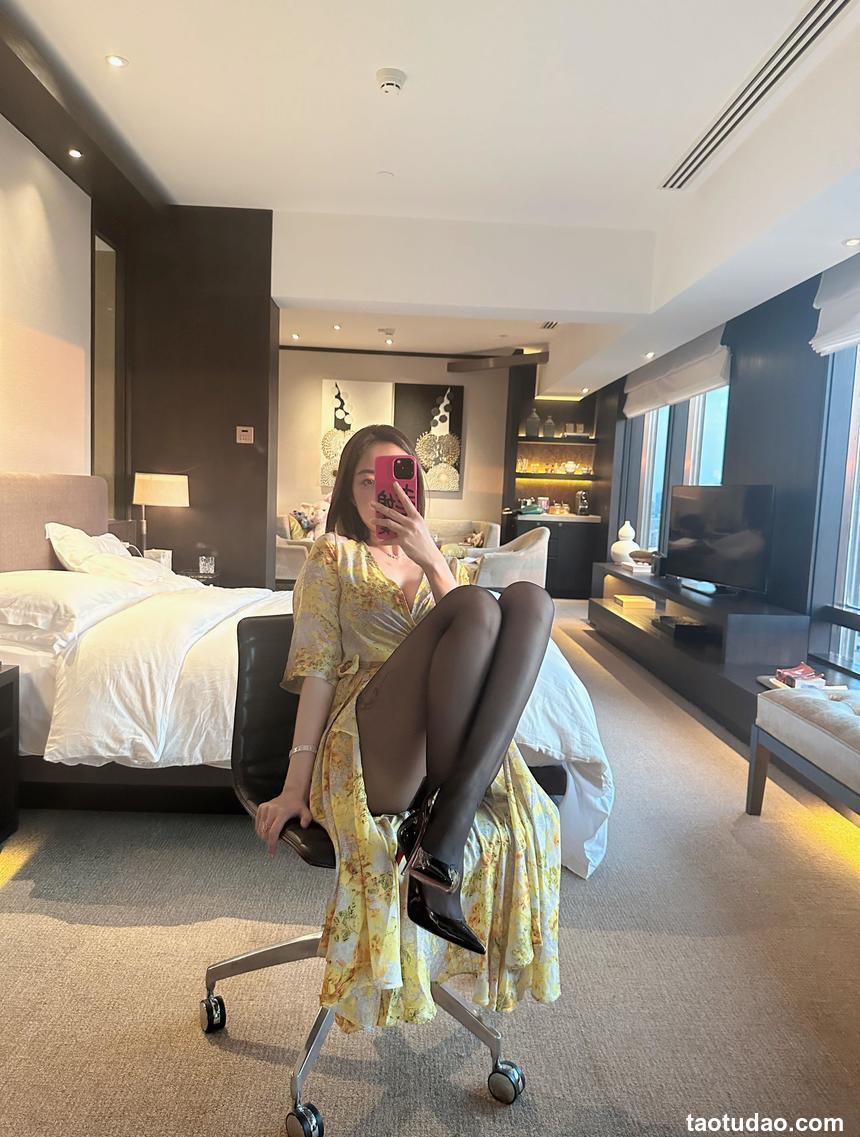 果儿Victoria - 黄色战袍[23P-27MB]