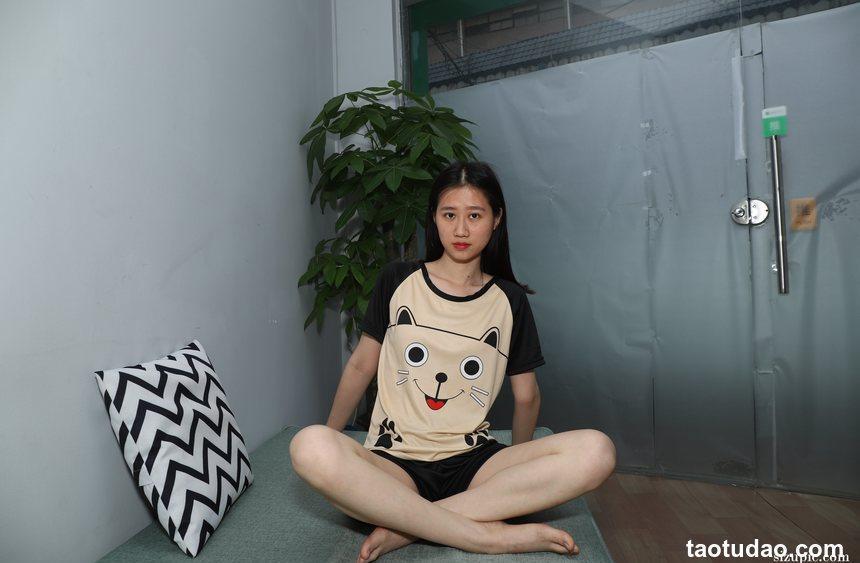 Pary摄影 NO.050 极品美女小芳展示睡衣美脚[120P／275MB]