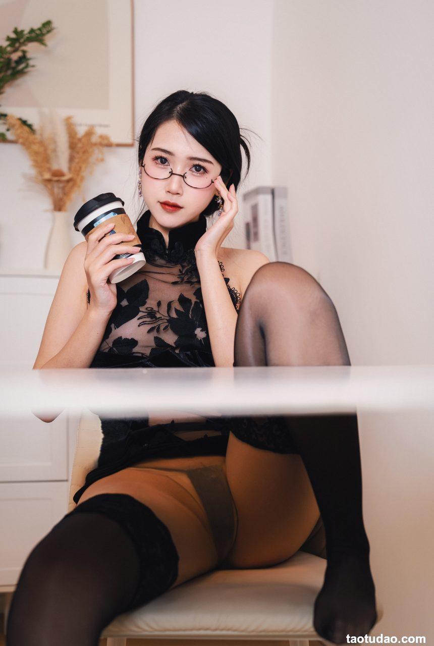 不呆猫-黑旗袍过膝袜御姐[42P-100MB]