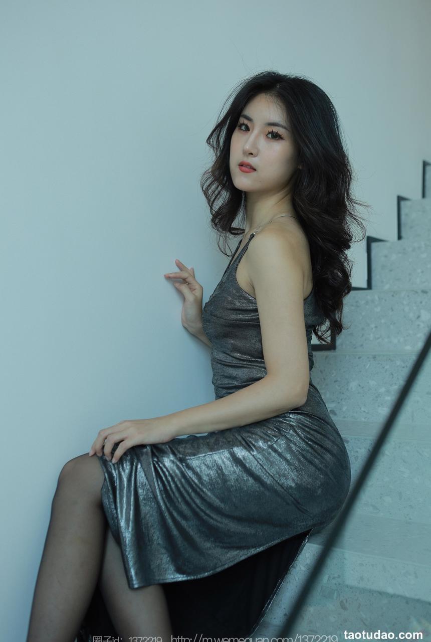 [IESS异思趣向] 2023.06.29 丝享家 1467 小宝《液体金属裙》[80P-85.8M]