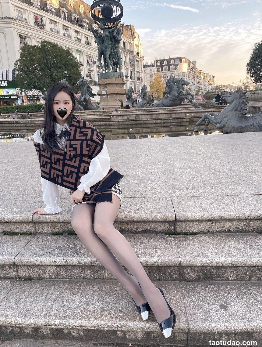 软妹小九九[July芝岚] - 灰丝户外 [48P-222MB]