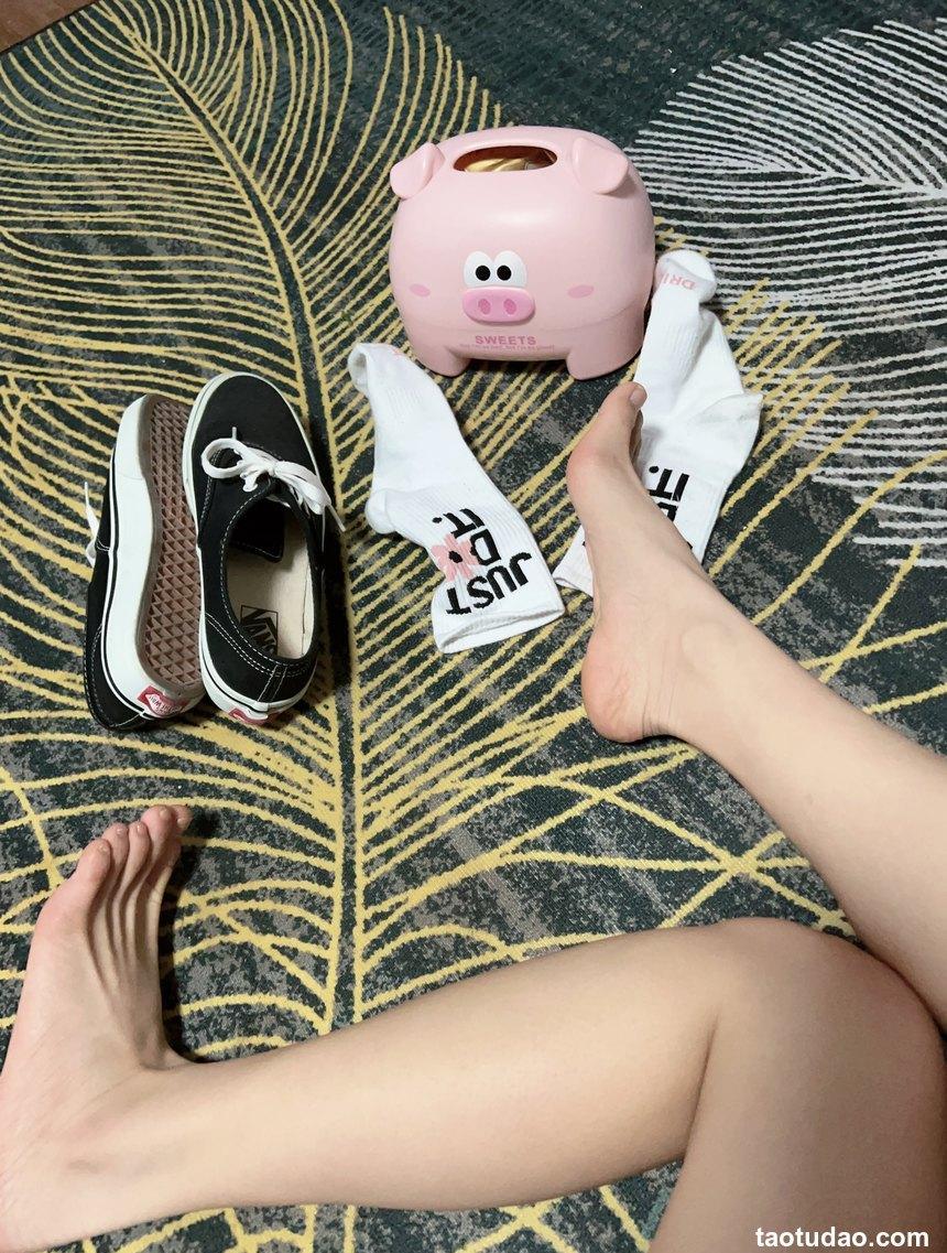 [誉铭传媒]袜足摄影 2023年《03月整合福利》[121P+1V／1.37GB]