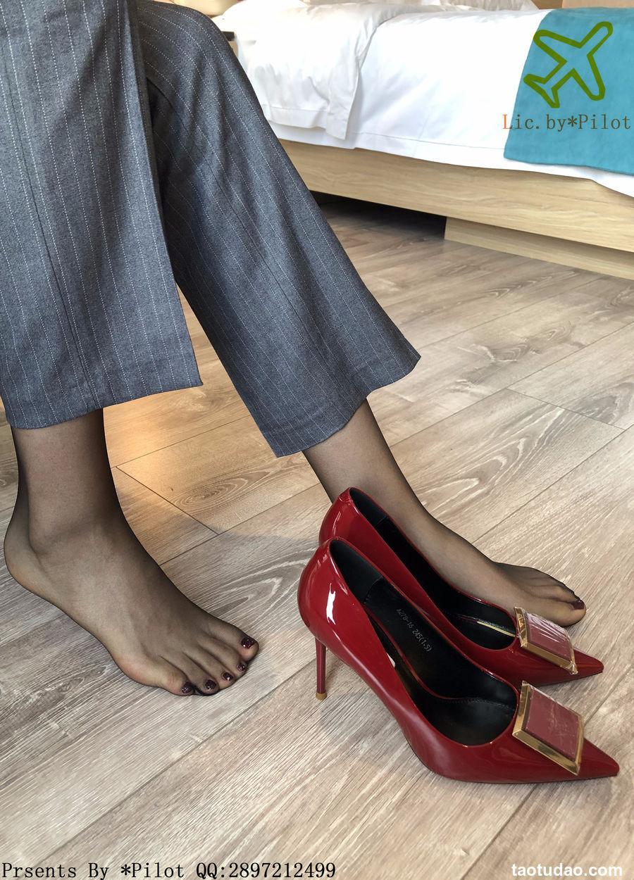 [Pilot]NO.009 爱穿正装的OL小乐-裤里黑丝[38P／101MB]