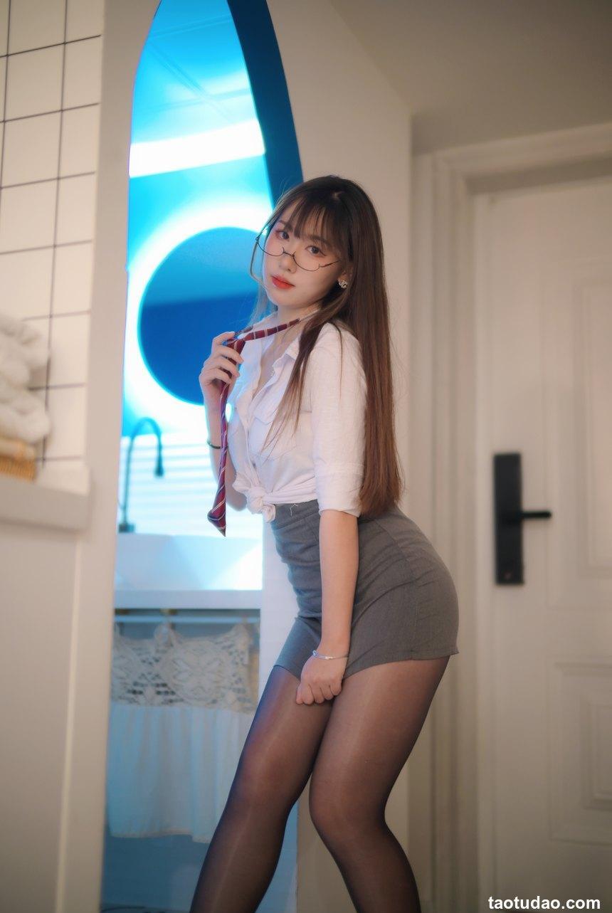 B站青稞芋泥陶可爱 -  舰长图包+骆驼趾跳舞视频 [58P+3V-984MB]