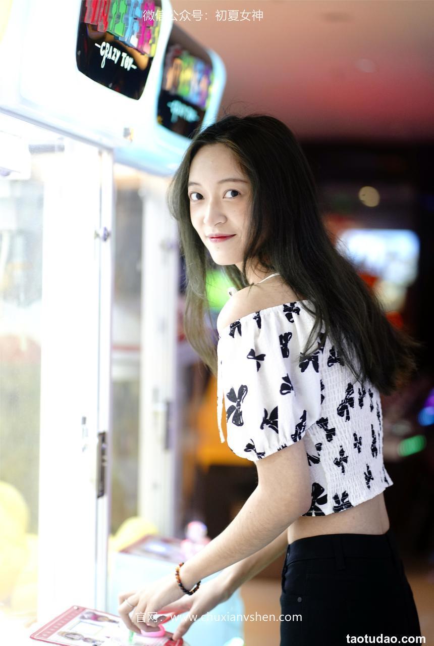 初夏女神 NO.030 依依 邻家女孩-商场篇[88P+1V／3.83GB]