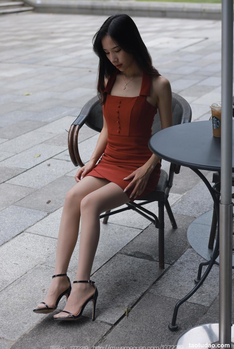 [IESS异思趣向] 2023.07.27 丝享家 1492 美子《街头丽人》[86P-102.7M]