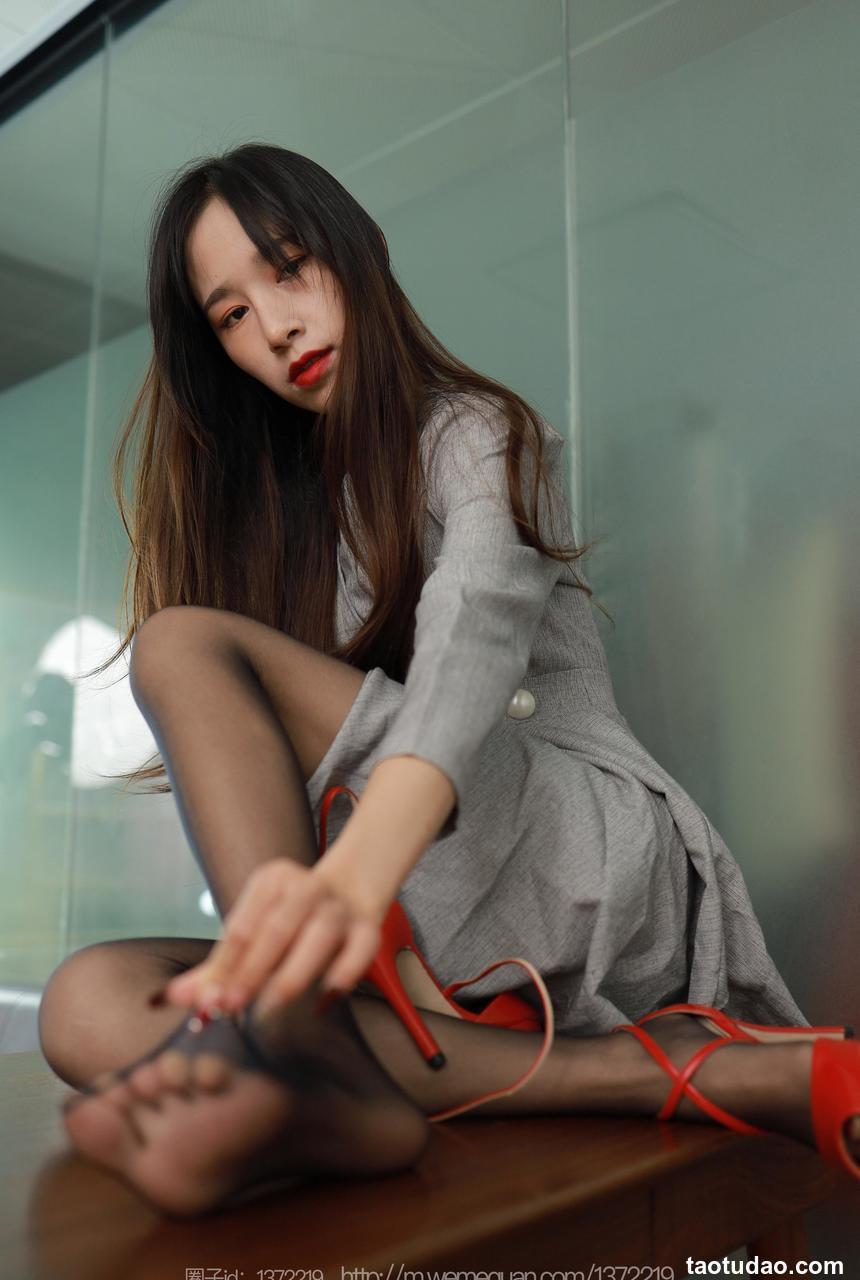 [IESS异思趣向] 2023.02.07 丝享家 1354 美子《靠近点 再近点》[90P-104.4M]