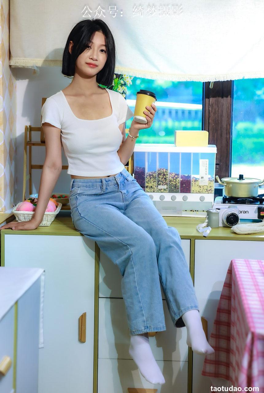 [绮梦摄影] 2024.09.07 NO.019 Light 珍藏无修无水印版 [49 P+1V-10.09G]