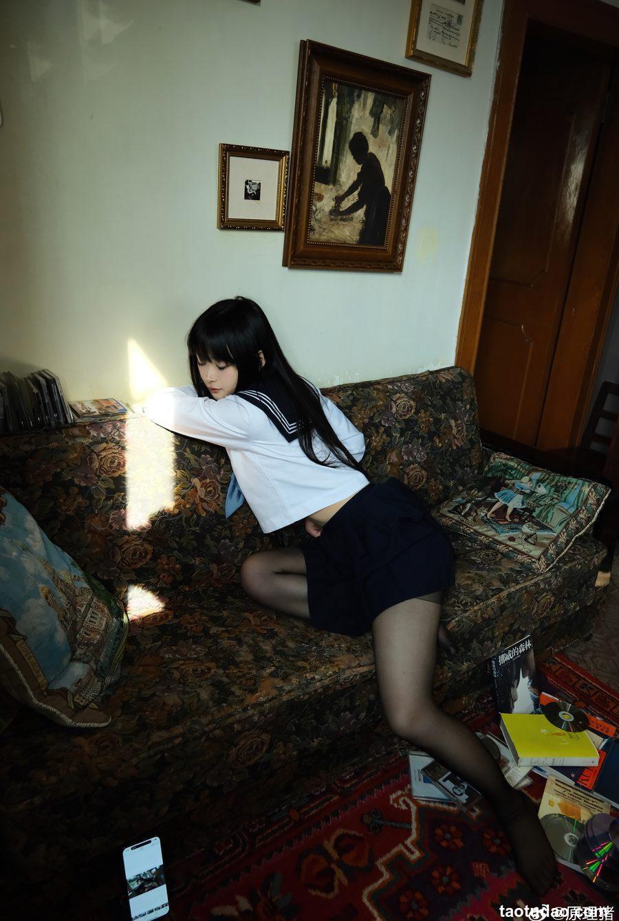 白莉爱吃巧克力 - 原理猪 闺房JK [19P-732MB]