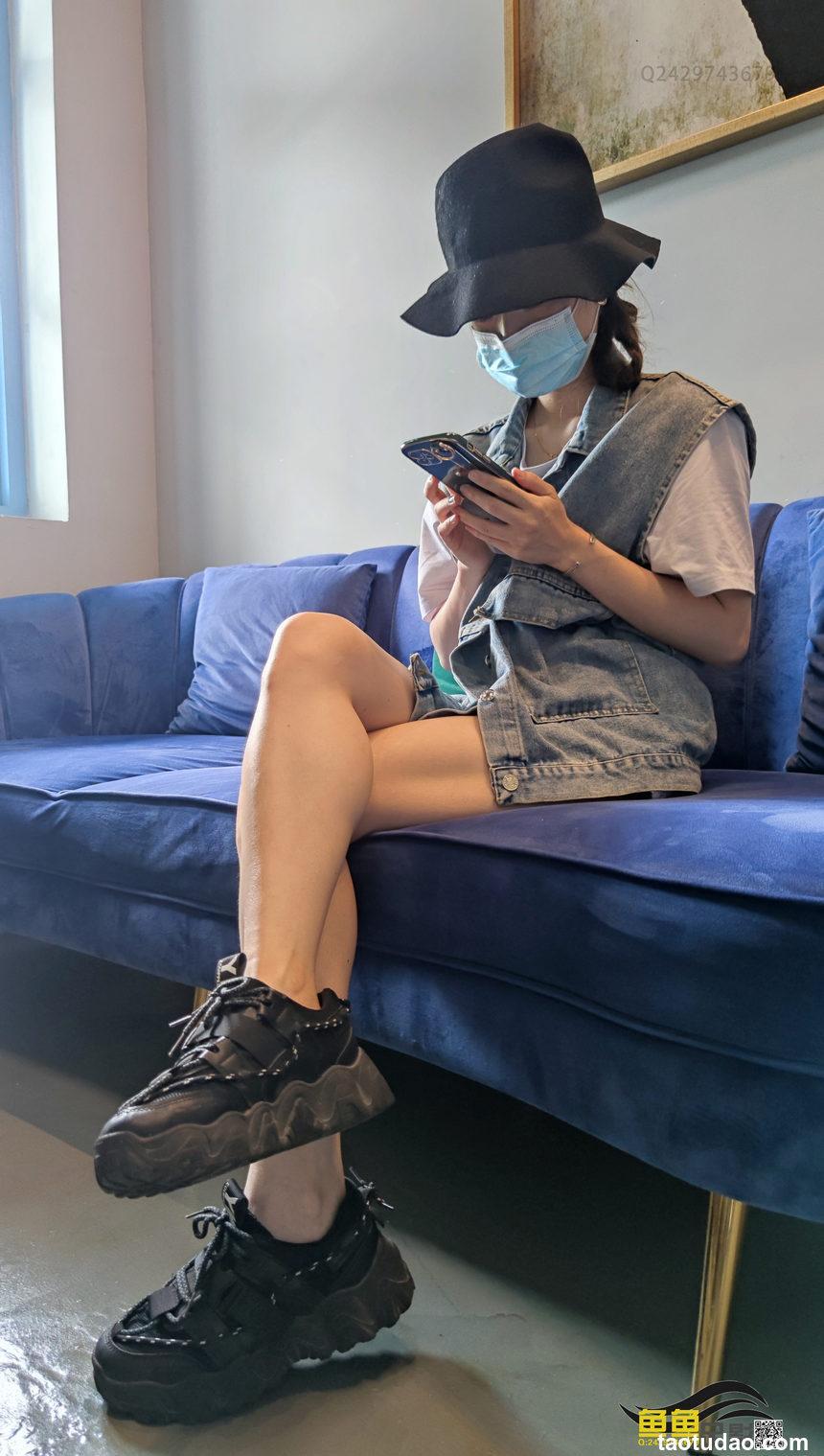 鱼鱼足影 NO.027 - YiYi[201P+1V／1.41GB]