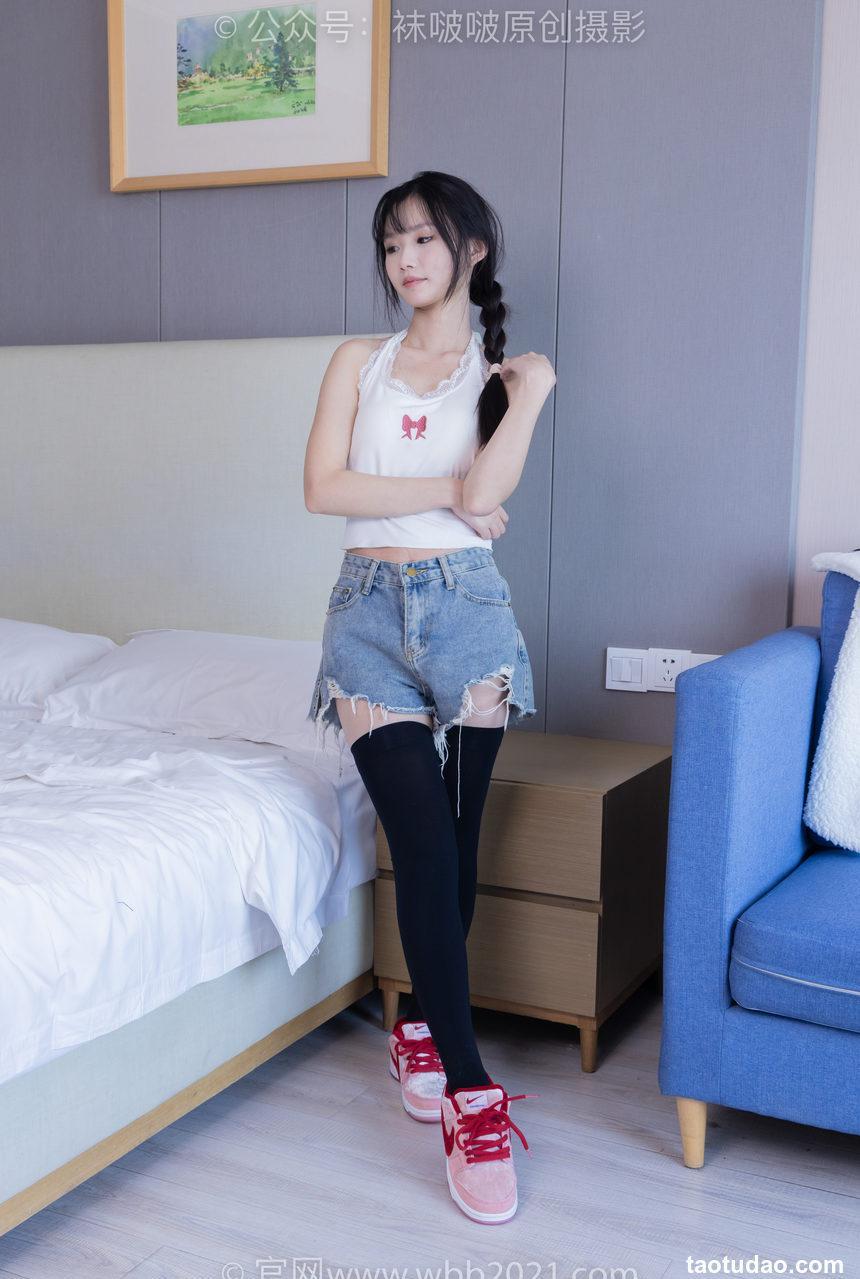 [BoBoSocks袜啵啵]NO.390 甜甜圈-板鞋、厚黑丝大腿袜、厚白丝大腿袜[148P+1V／6.19GB]