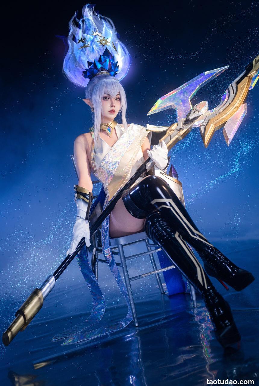 菌烨tako - 23年1月至臻风女 [12P-253MB]