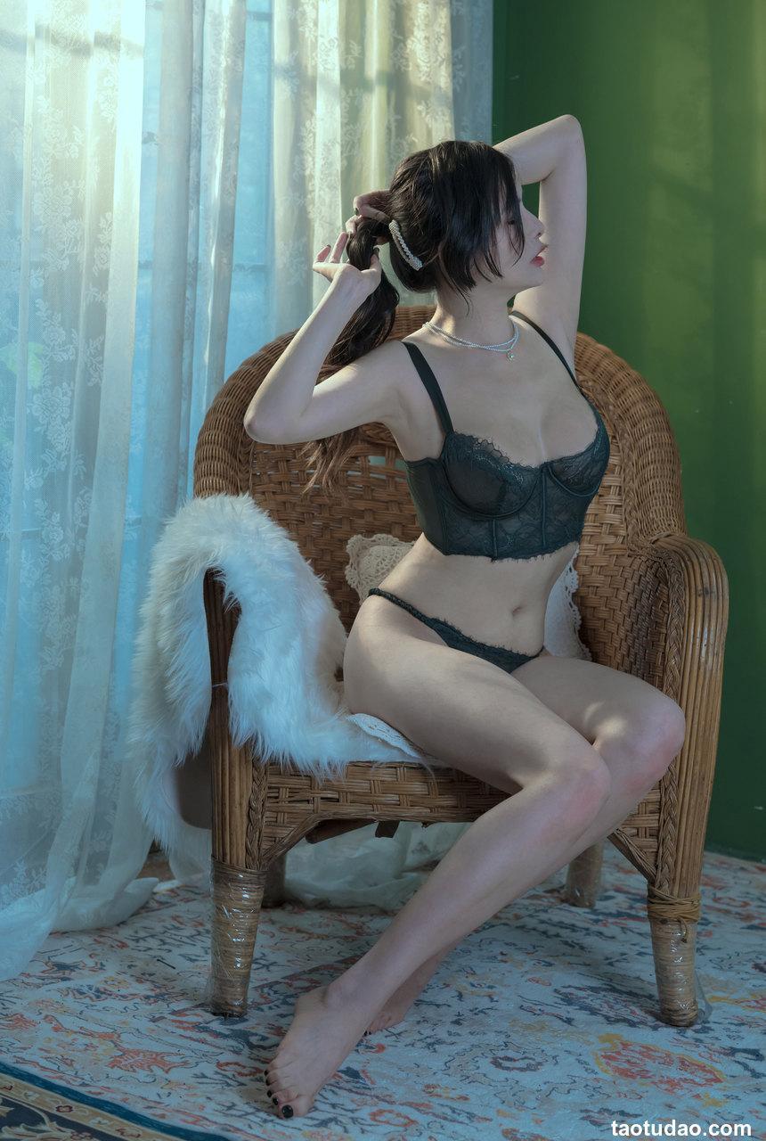 秋和柯基 -  绿墙 [30P-335MB]