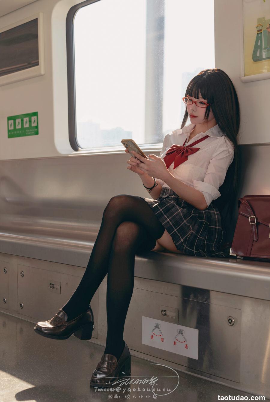 咬一口兔娘 – 电车惊魂 [72P-778M]