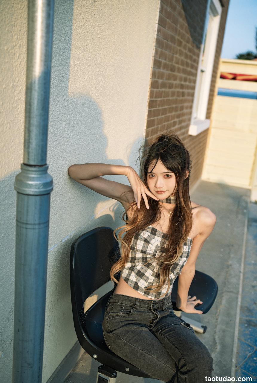 兔子Zzz不吃胡萝卜 -  阳光沙滩 [22P-141MB]