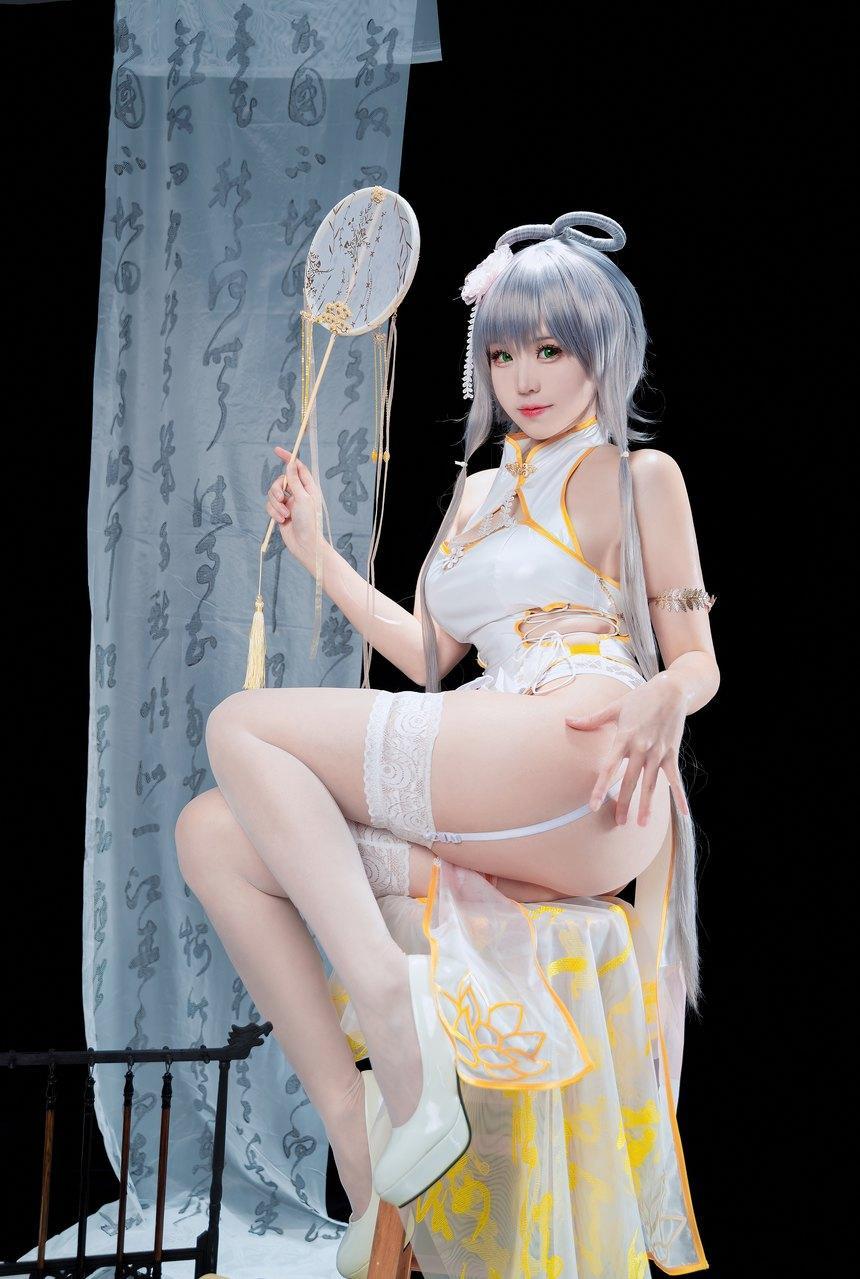 miko酱ww -  洛天依旗袍 [30P-174MB]