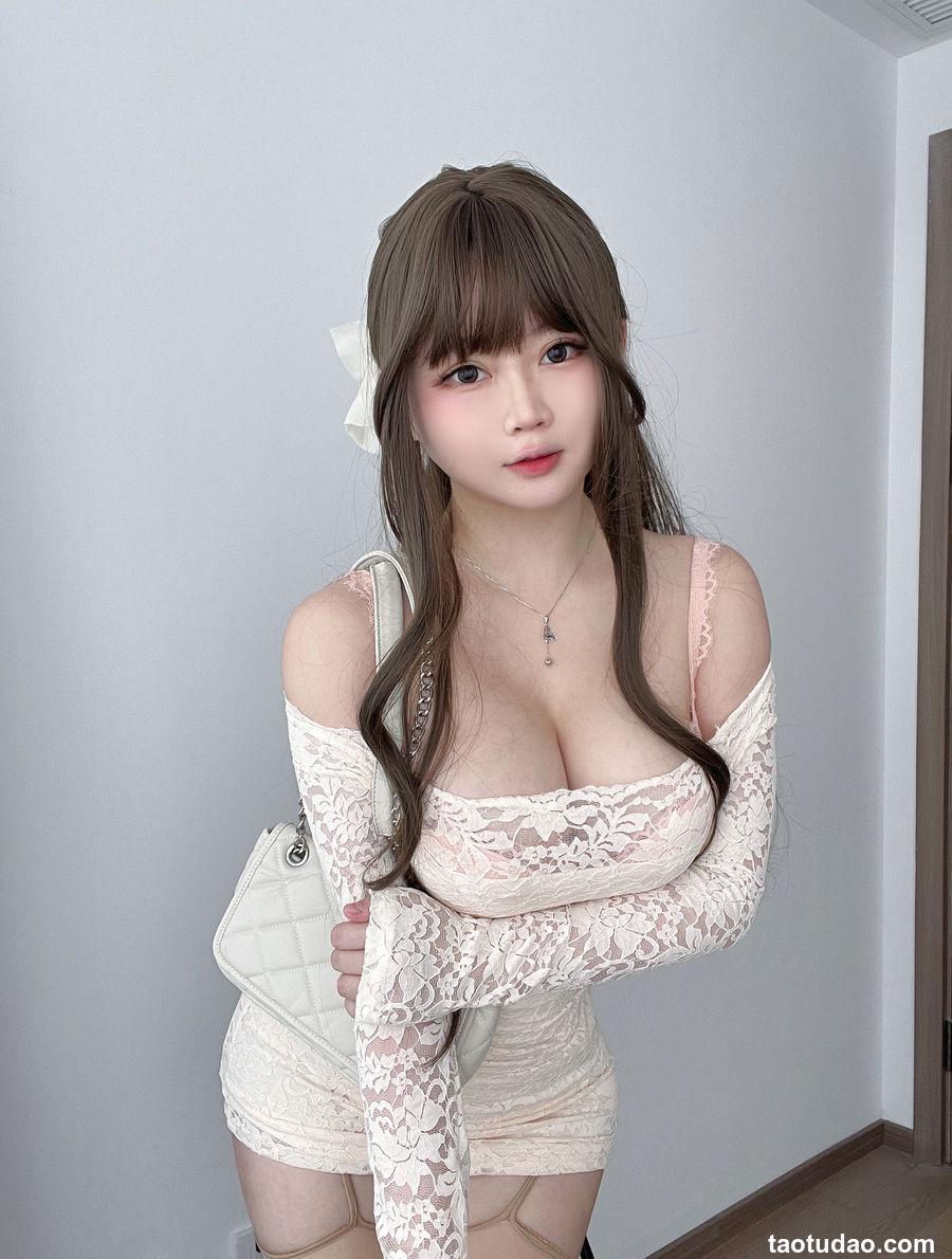 蜜桃少女是依酱呀 – 学姐约会日 [30P+4V-973MB]