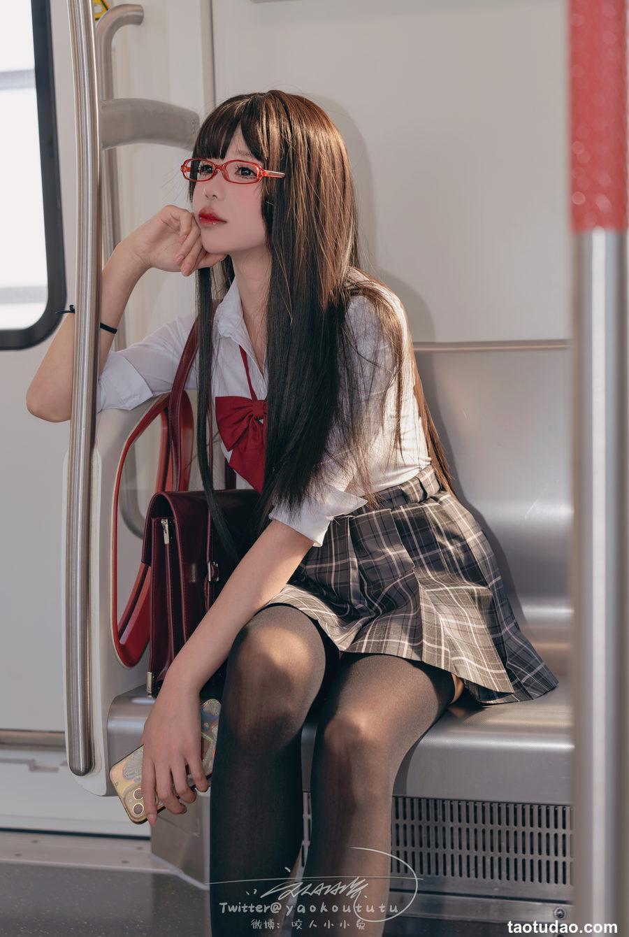 咬一口兔娘 – 电车惊魂 [72P-778M]