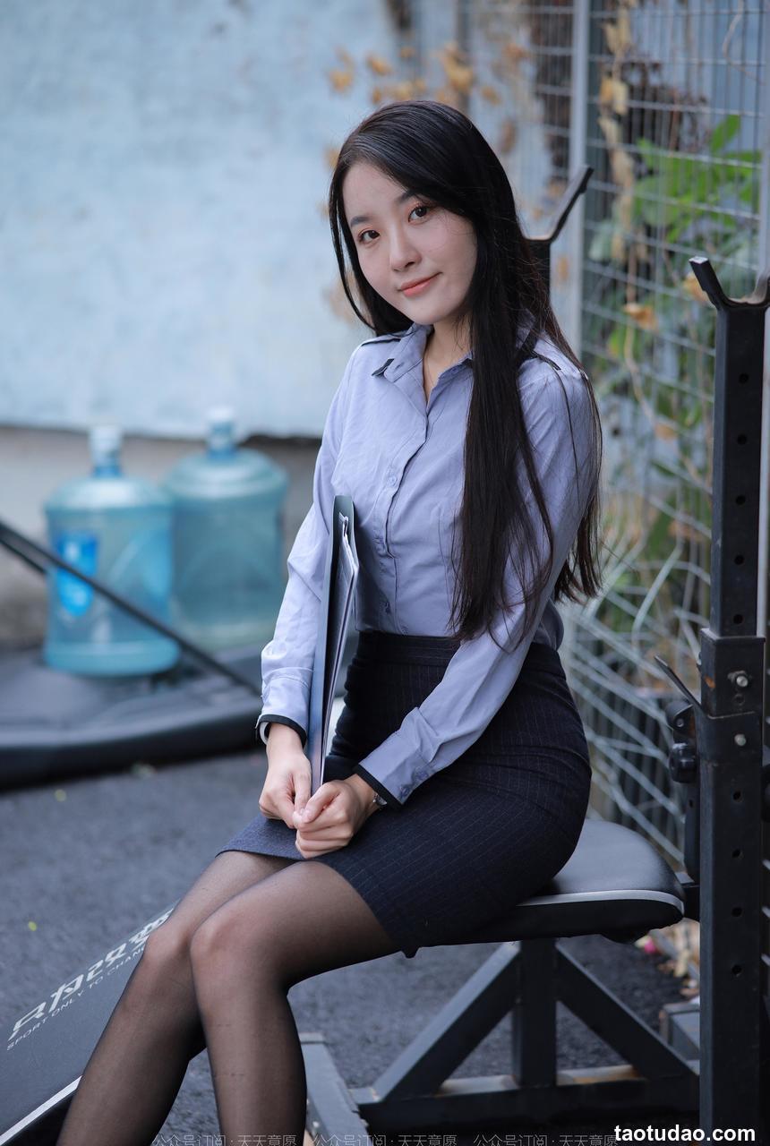 [IESS异思趣向] 2022.11.30 丝享家 1284 婉萍《嘿丝女秘》[84P-95.2M]