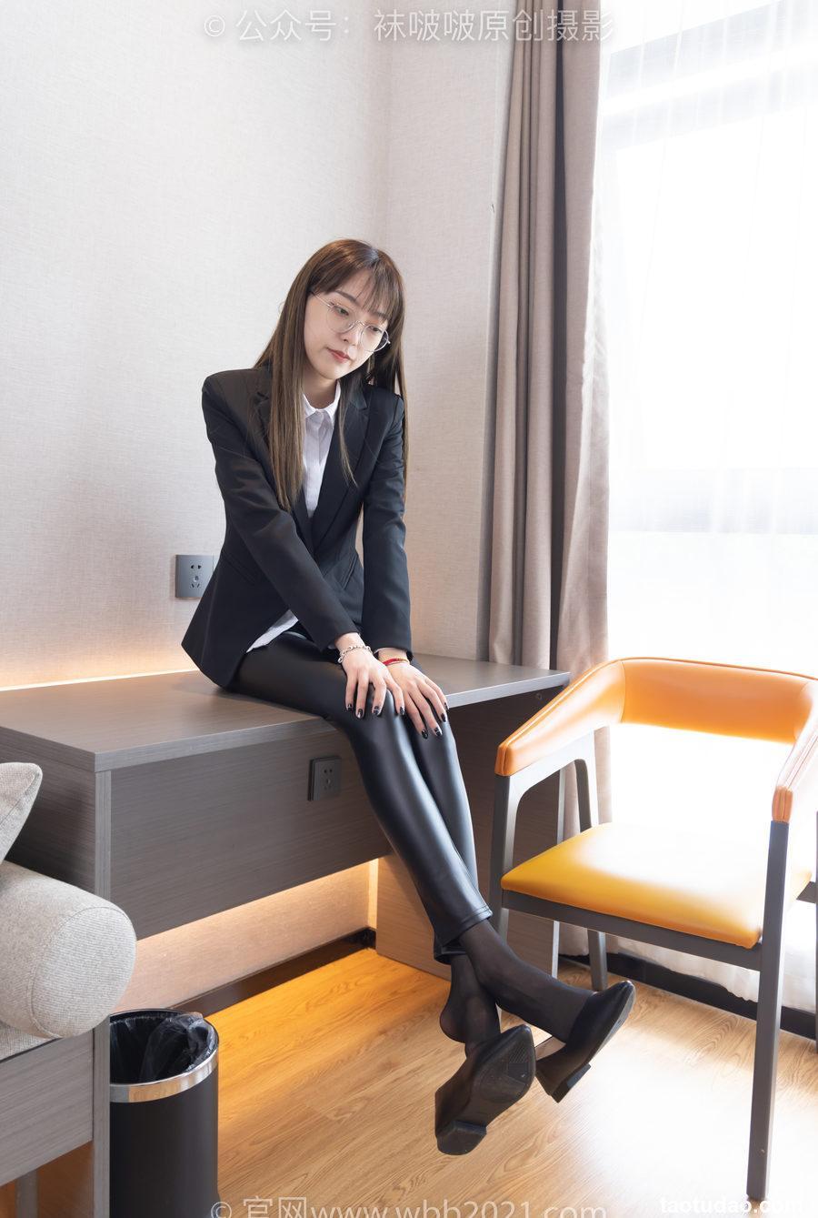 [BoBoSocks袜啵啵]NO.297 稚予-平底鞋、黑丝、皮裤裤里丝[140P+1V／5.43GB]