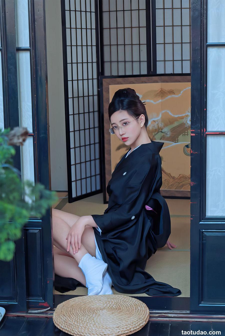 年年Nnian 未亡人 [36P-179MB]